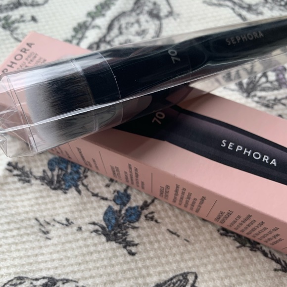 New Sephora Collection PRO Foundation Brush (No. 70) - Picture 4 of 9